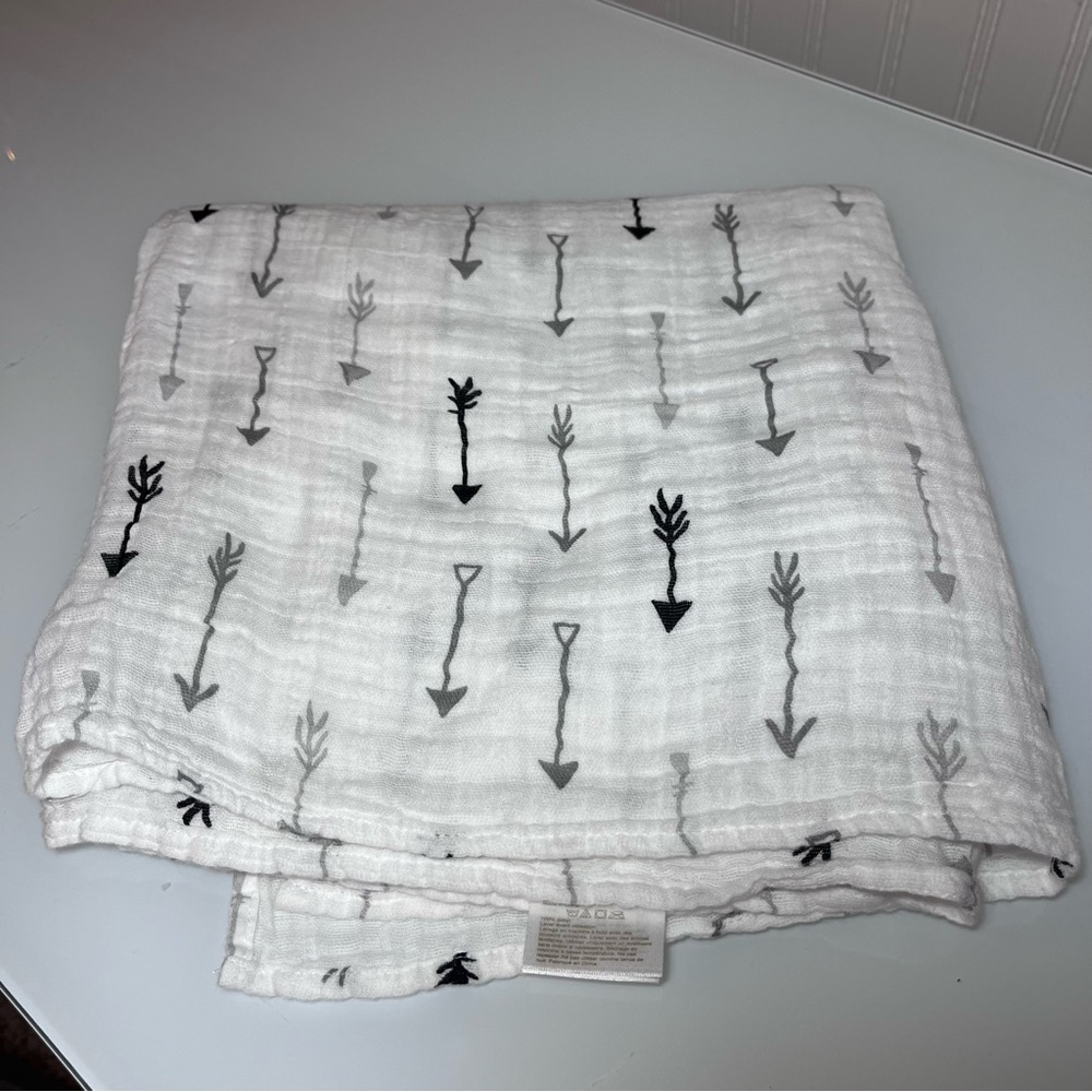 Little Unicorn Cotton Muslin Swaddle Blanket 46x48 Large Arrow Print Boho White - Picture 8 of 9